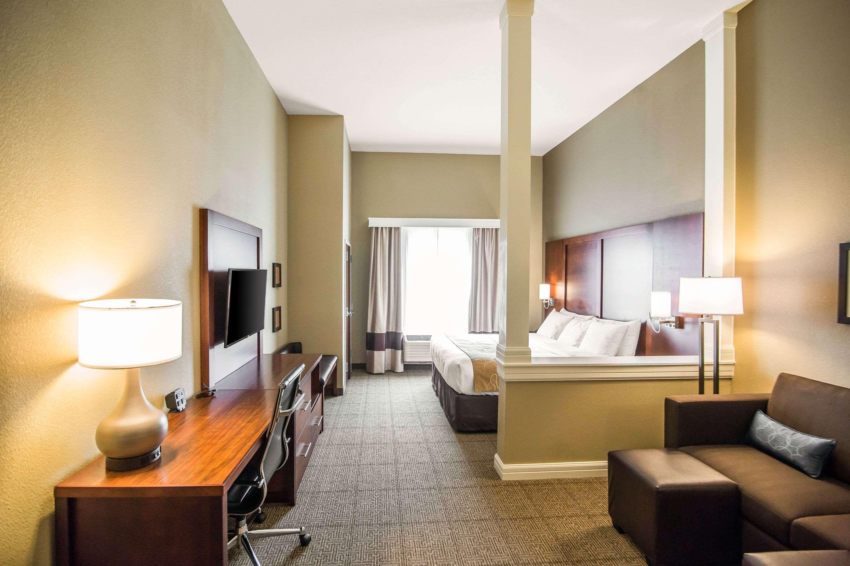 Comfort Suites - Додж-Сити Экстерьер фото
