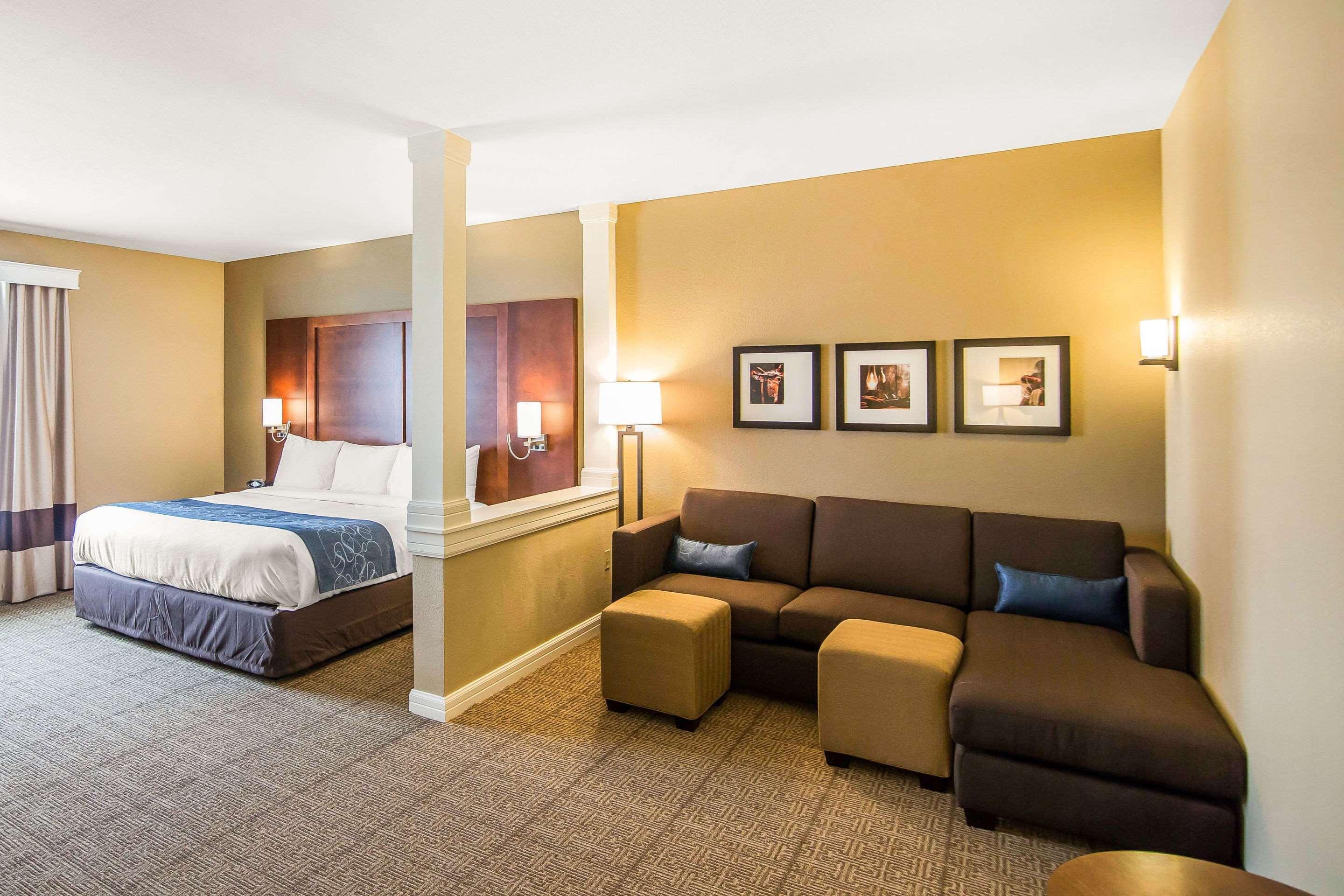 Comfort Suites - Додж-Сити Экстерьер фото
