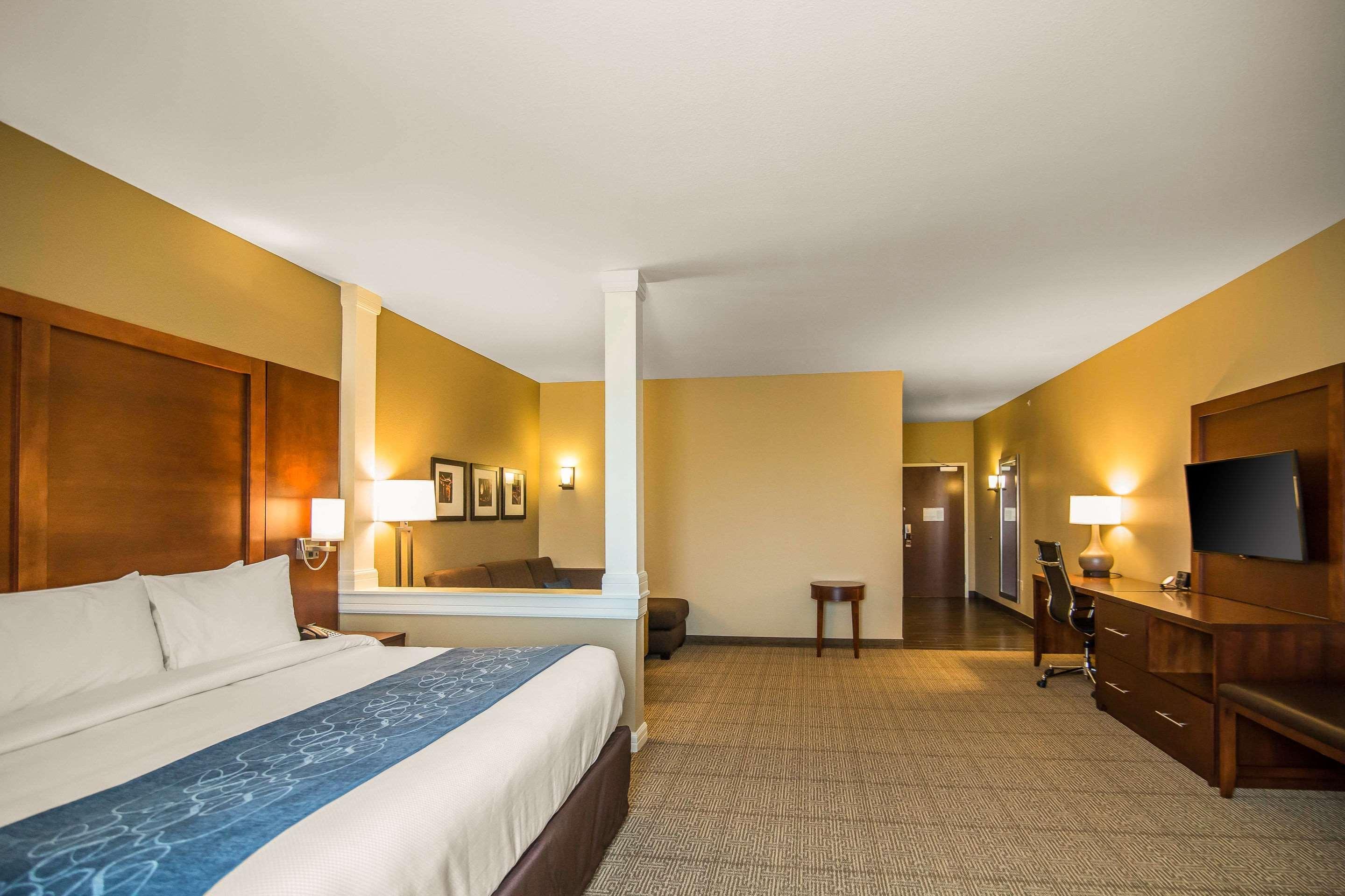 Comfort Suites - Додж-Сити Экстерьер фото