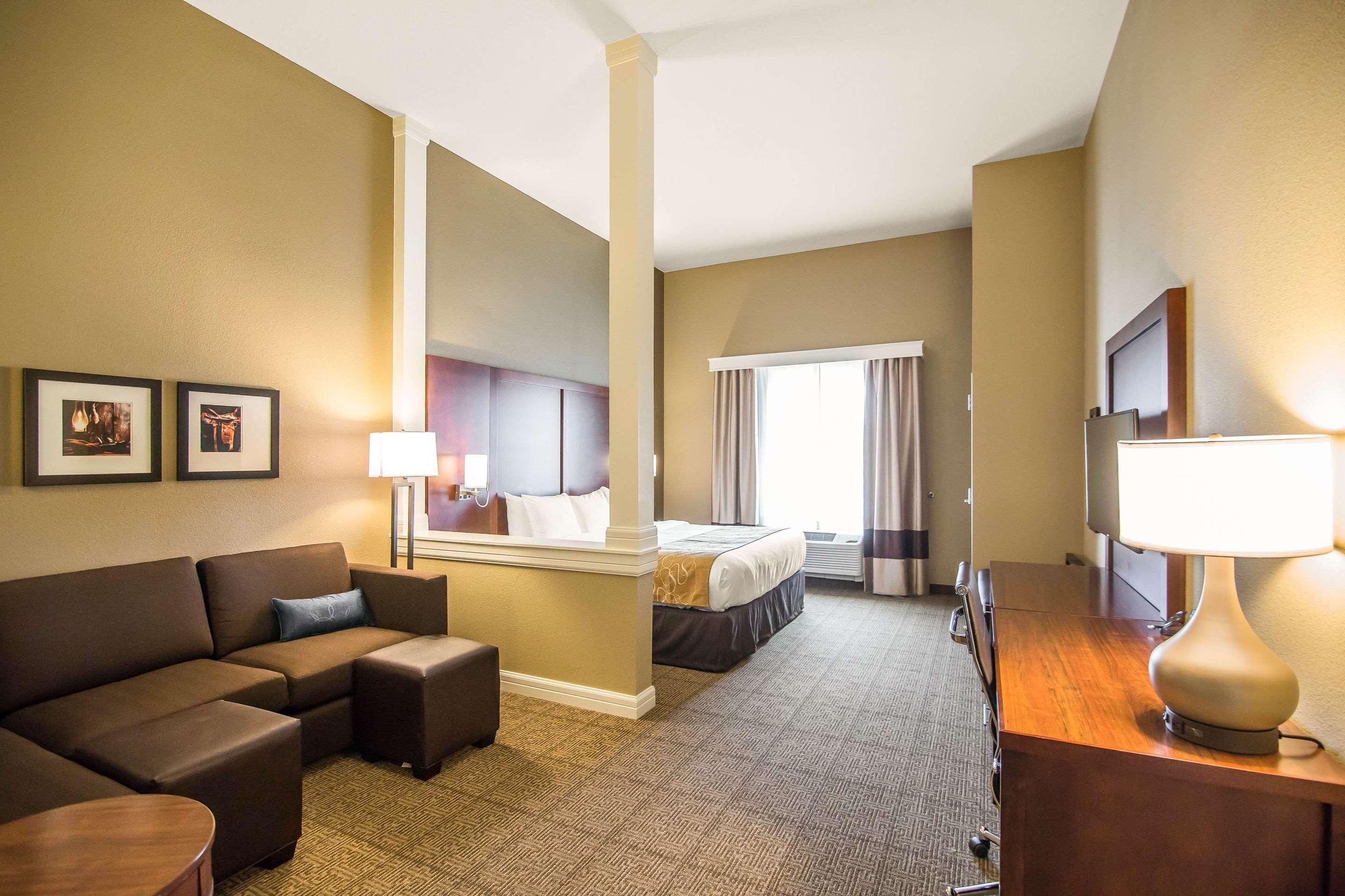 Comfort Suites - Додж-Сити Экстерьер фото