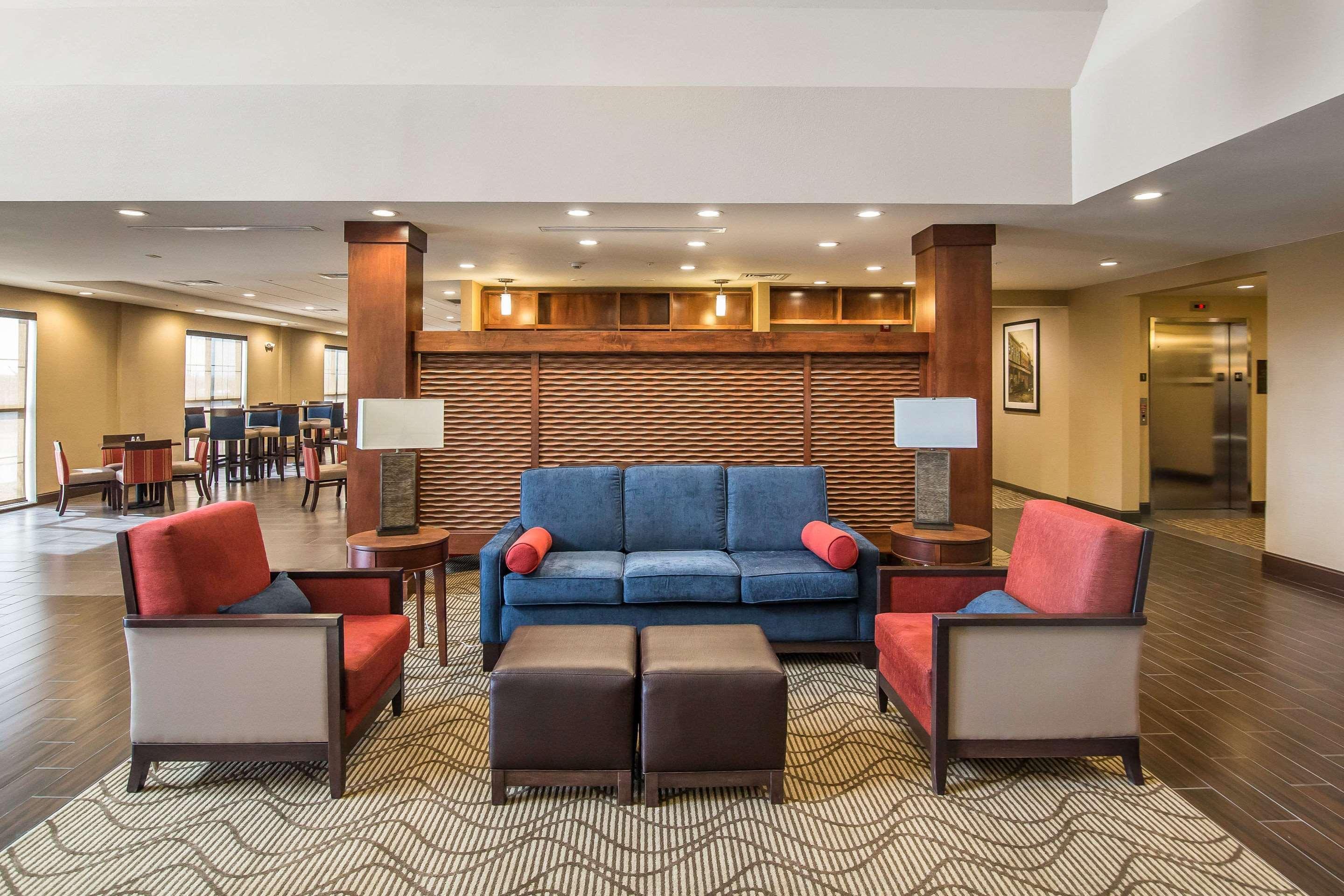 Comfort Suites - Додж-Сити Экстерьер фото