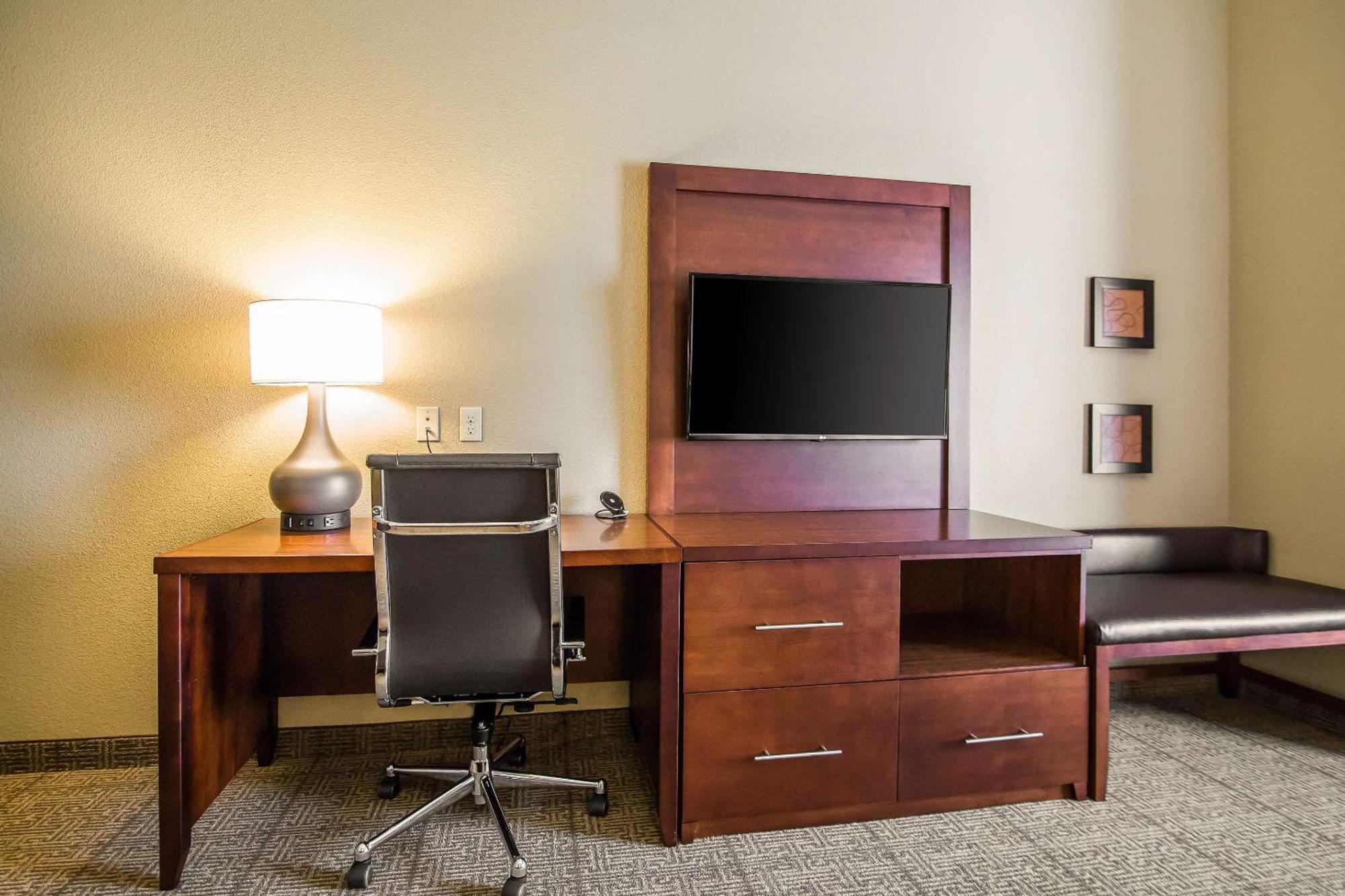 Comfort Suites - Додж-Сити Экстерьер фото